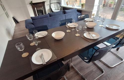 Fieldway Apartment | Free Parking, comfortable, stylish house, G London & Kent Gateway