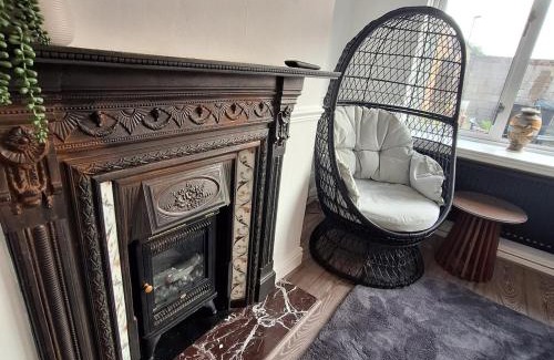 Fieldway Apartment | Free Parking, comfortable, stylish house, G London & Kent Gateway