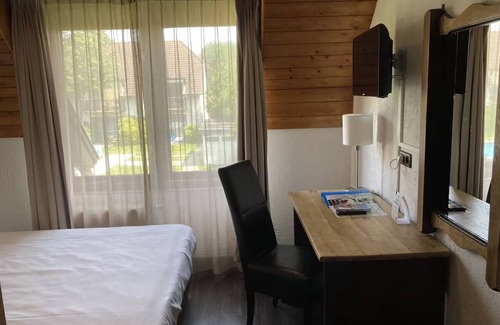 Lekkerkerk Hotel | Free Parking Included | Dine on the Terrace & Enjoy the Outdoor Pool