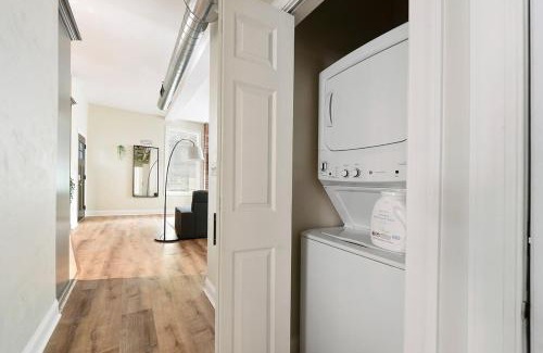 Point Breeze North Apartment | FREE Parking, Netflix in East Liberty By Parks and Uni