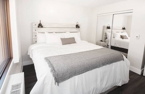 Downtown Winnipeg Apartment | Free Parking! One-bedroom suite w/ patio & laundry