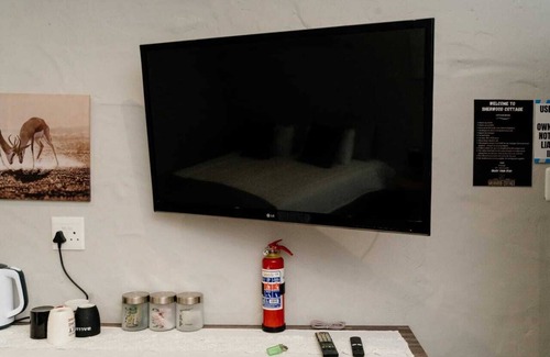 Port Elizabeth Apartment | Free Parking, WIFI, Barbecue, Full Kitchen, Garden, Private Bathroom, Cozy