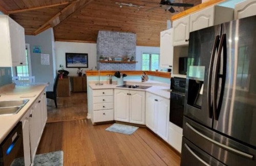 Picton House | FREE Pontoon Boat-Sandbanks Pass