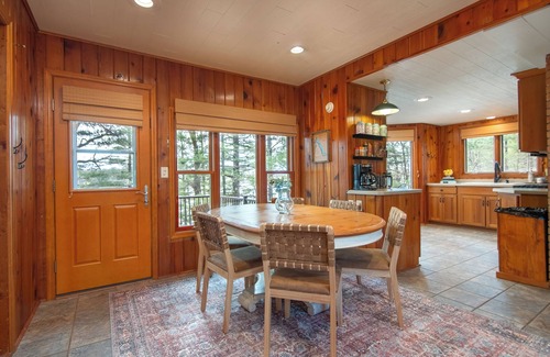 Luck Cabin | FREE Pontoon Mon–Thurs – September Only!