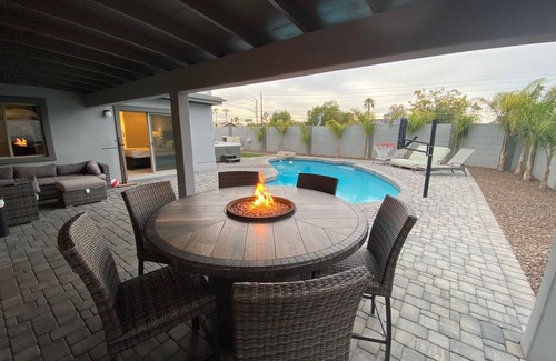 Covey House | Free Pool Heat! Hot tub, Fire Table, Amazing backyard, RV Parking!