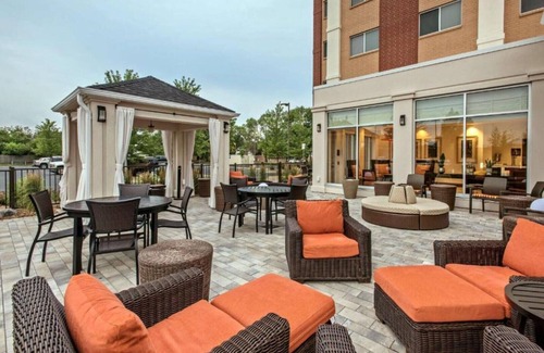 East Bloomington House | Free shuttle to the airport and mall
