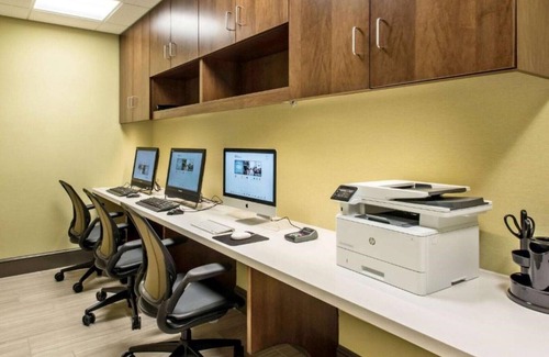 East Bloomington House | Free shuttle to the airport and mall