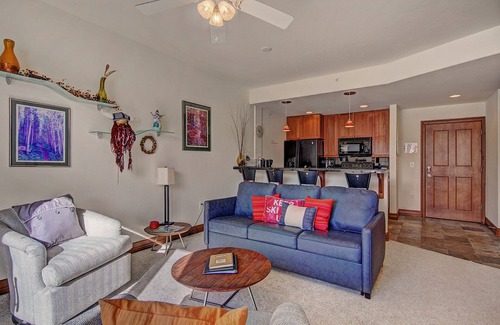 The Highlands Condo | Free SkyCard Act-Fitness Center, Gas Fireplace - Highland Greens Lodge 305