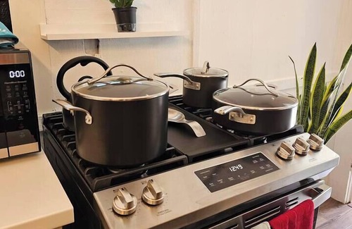 Cabbagetown House | Free Wi-Fi, Parking, No Pet Fee, Free Wi-Fi, Parking, No Pet Fee