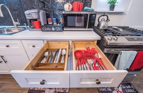 Cabbagetown House | Free Wi-Fi, Parking, No Pet Fee, Free Wi-Fi, Parking, No Pet Fee
