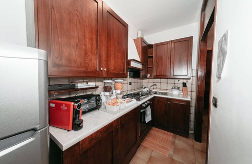 Terni Apartment | (free WI-FI, PARKING, SMART TV, AIR-CONDITIONING)