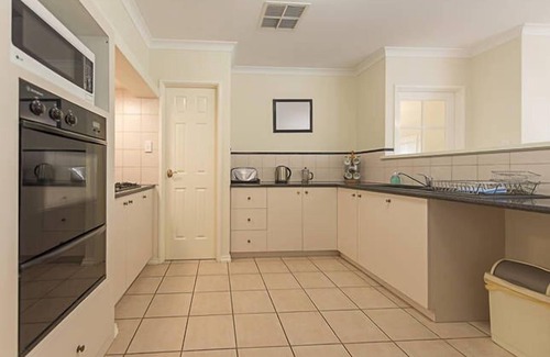 San Remo House | FREE WiFi - Mandurah Holiday House (50 m to the beach) Netflix option