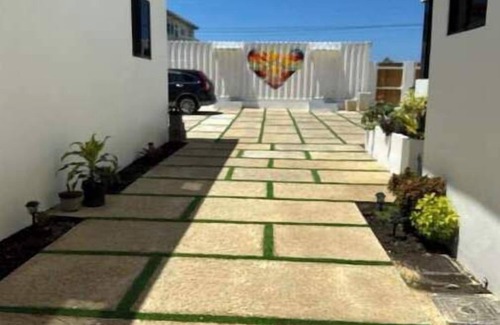 Whitehouse Apartment | FREE WIFI & Steps from the beach, Room 5 @ Happy Life Villas