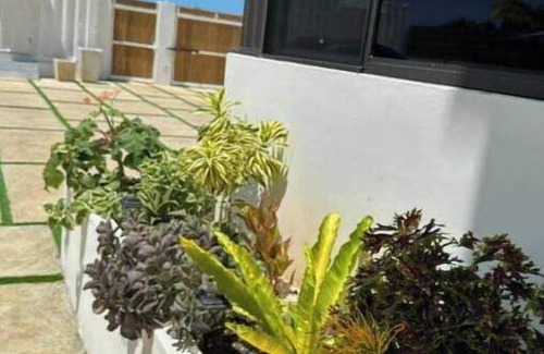 Whitehouse Apartment | FREE WIFI & Steps from the beach, Room 5 @ Happy Life Villas