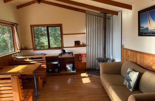 Manapouri Other | Freestone off-grid cabin