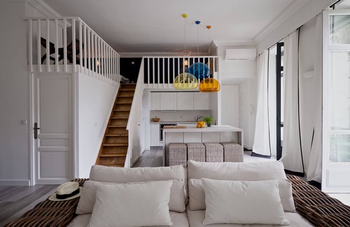 Cannes City Centre Apartment | French Elegance 2 bedroom 3 bath 500 metres to beach