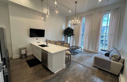Central Business District Apartment | French Quarter LocationJimmy's on Canal St.Ste 3