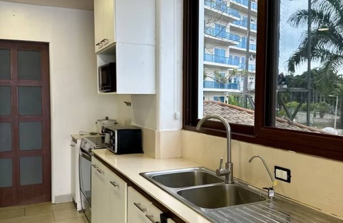 Ballenita House | Frente al mar en Punta Blanca, con acceso directo a la playa y 5 habitaciones