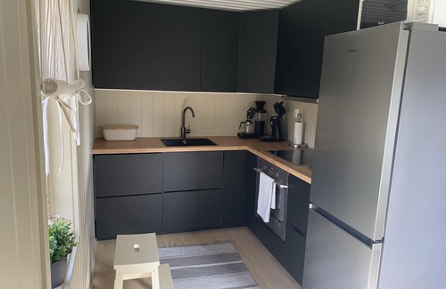 Brastad Cottage | Fresh cottage at beautiful Gullmarsfjorden with glass-enclosed porch