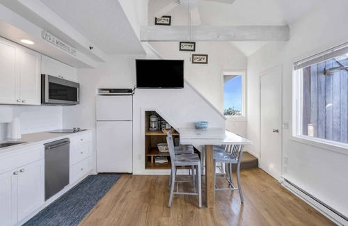 Napeague Apartment | Fresh&Crisp 1BR w/Loft, Corner Unit + Amazing View