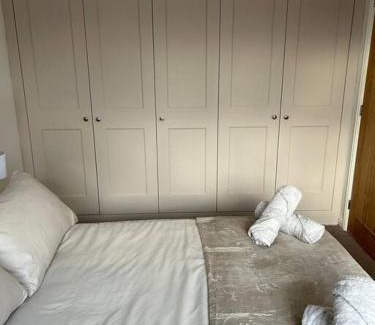 Ridgeway House | Fresh, fully equipped modern house can sleep 5