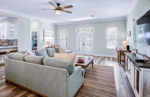 Sugarwood Beach House | Fresh Renovation, Huge heated pool Close to beach and Seaside