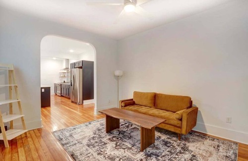 Midtown House | Freshly Renovated Bungalow - Monthly Stays!