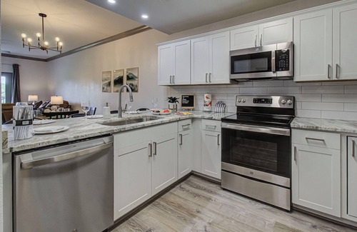 Pigeon Forge Condo | Freshly renovated condo - 1 bed, 1.5 bath with twin over twin bunks near Parkway