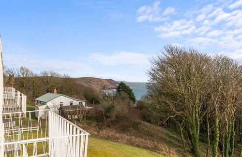 Pembroke Apartment | Freshwater Bay - Sea View Apartment