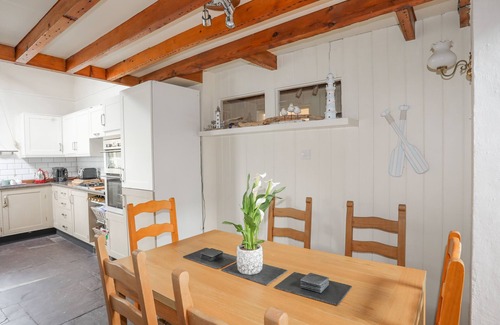 Caergeiliog Cottage | FRIARS, pet friendly, with open fire in Llanfair-Yn-Neubwll