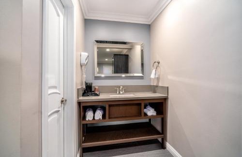 East Whittier Hotel | Friendly Hills Inn