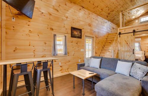 East Fultonham House | Friends and Family Rental Cabin with Hot Tub!
