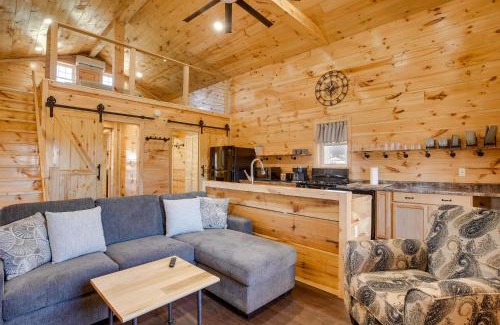 East Fultonham House | Friends and Family Rental Cabin with Hot Tub!
