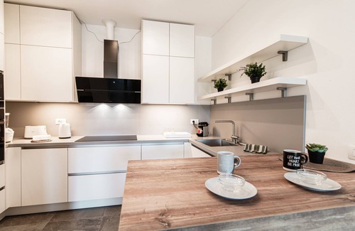 Como Apartment | Friends & Family Retreat
