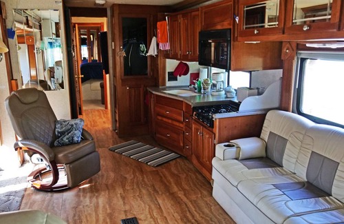New Meadows House | Friendship - Luxury Motorhome by the River