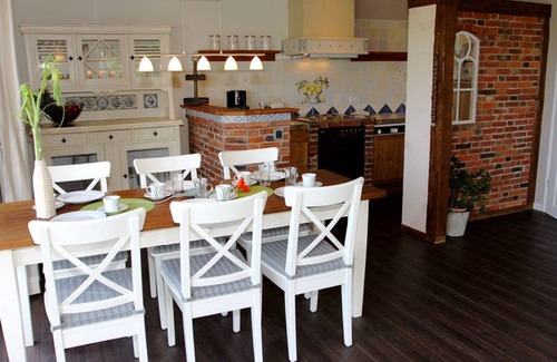 Galmsbull Apartment | Friesenkate- thatched house, garden, sauna, close to the beach