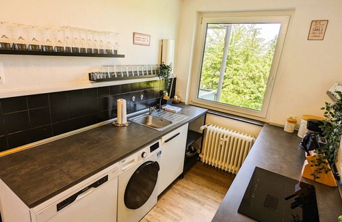 Kirchditmold Apartment | Frisch Sanierte Wohnung mit 2 Schlafzimmer, Balkon und Fernblick!