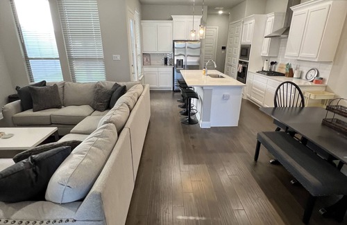 Frisco House | Frisco Park West Modern Charmer Kid & Pet Friendly Great Location