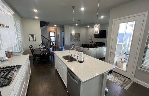 Frisco House | Frisco Park West Modern Charmer Kid & Pet Friendly Great Location