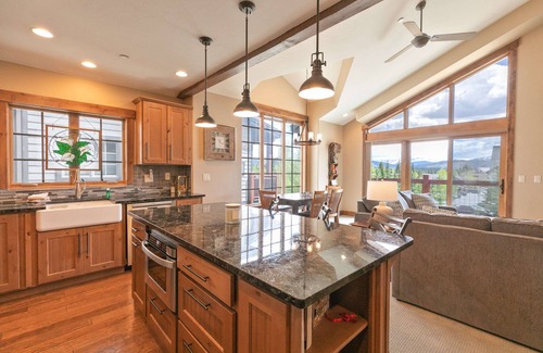 Frisco Condo | Frisco Sports Chalet Downhill Condo: Downtown, On Shuttle Route