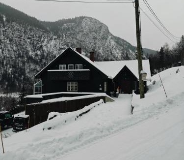 Rjukan Villa | Fritt beliggende stor enebolig med høy standard
