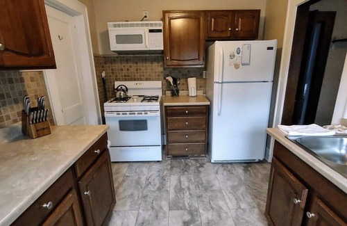 Erie Apartment | Frontier Park Spacious Apartment