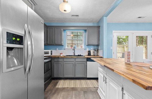North Newport News House | Ft. Eustis/Williamsburg Winery/Busch Gardens Comfy Home