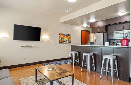 Fort Worth Apartment | Ft Worth Southside Loft 203- Walk to Magnolia Ave!