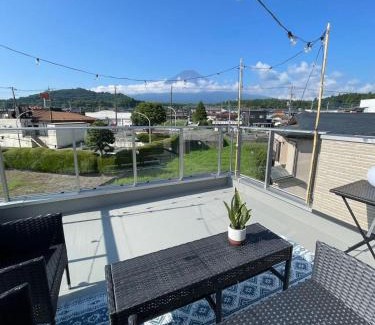 Minamitsuru-gun Villa | Fujiyoshida house, 2 toilet 2 bathroom, Mt Fuji view, 4 living room, free parking 5 cars, projector, washmachine, pet ok