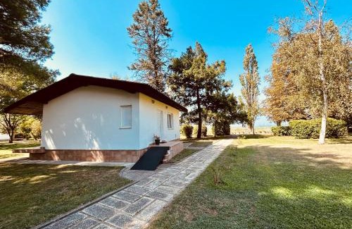 Nov Dojran House | Fuk-tak's bungalow