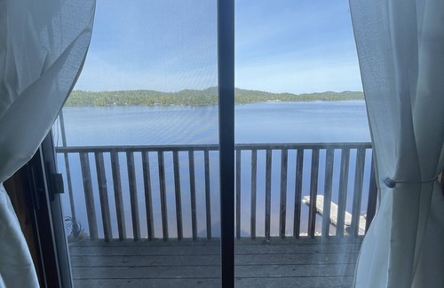 Schreiber House | Full 3 Bedroom Lake house House on Walker Lake, Epic Sunsets Just Outside Town