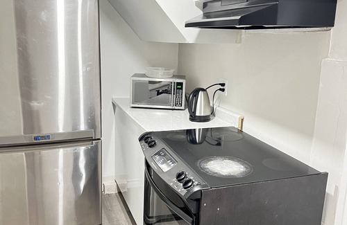 Newmarket House | Full FurnishednFreshly renovated cozy basementn5 minutes to Upper Canada Mall