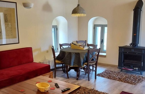 Zarouhla House | Full House - Aroania suites