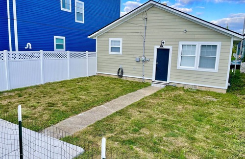 Kennedy King House | Full kitchen - Fenced Yard - Steps from Monon trail - Downtown